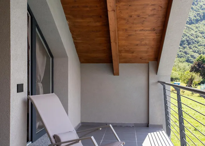 Tivano, Vista Mozzafiato Villa *